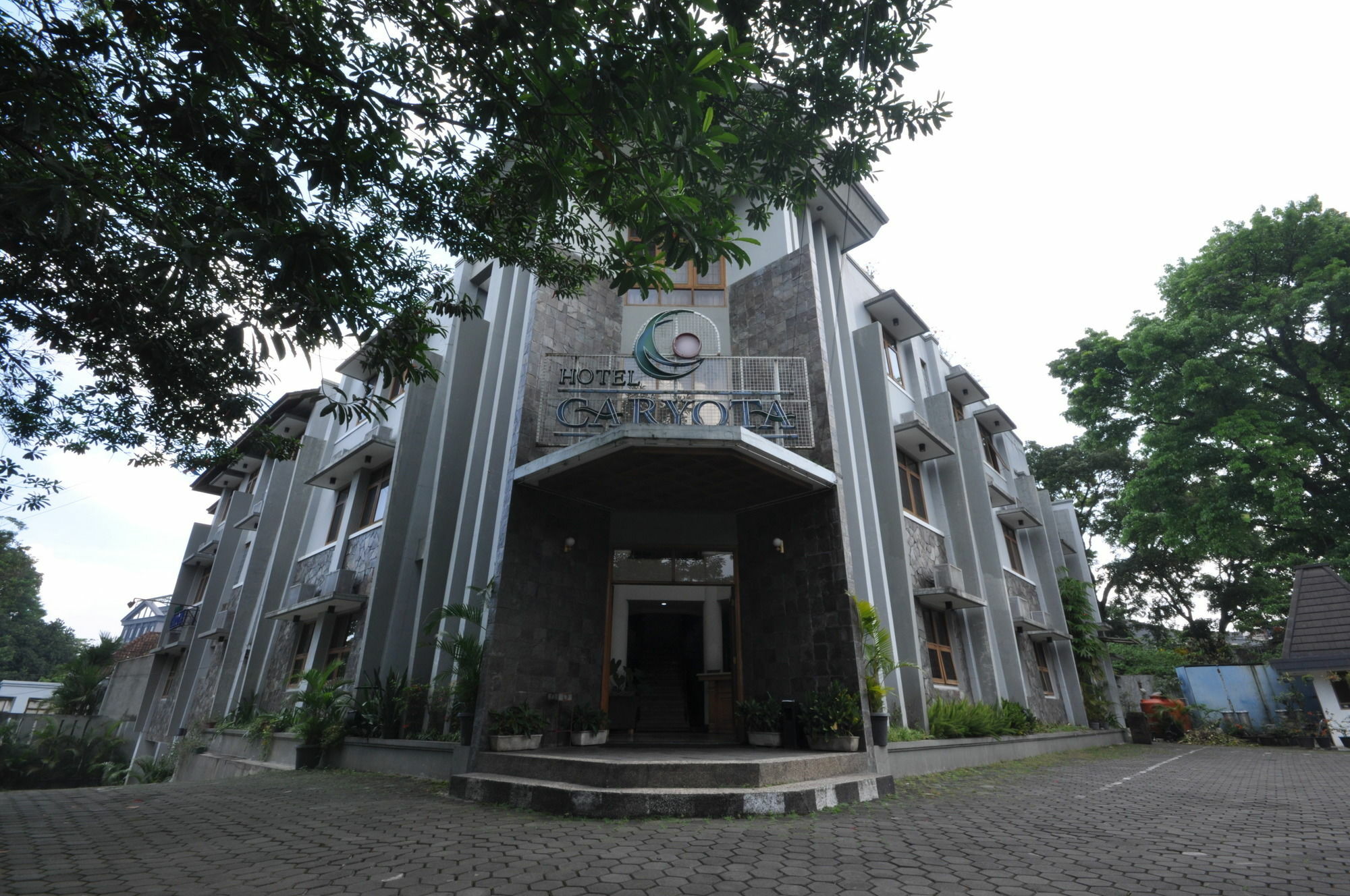 Caryota Hotel 3*